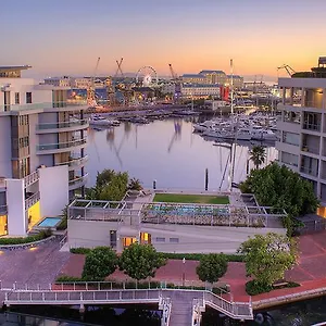 waterfront-village.hotels-capetown.com/