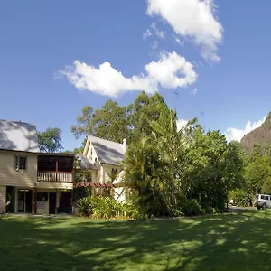 glasshouse-mountains-ecolodge-glass-house-mountains.queenslandhotels.net/